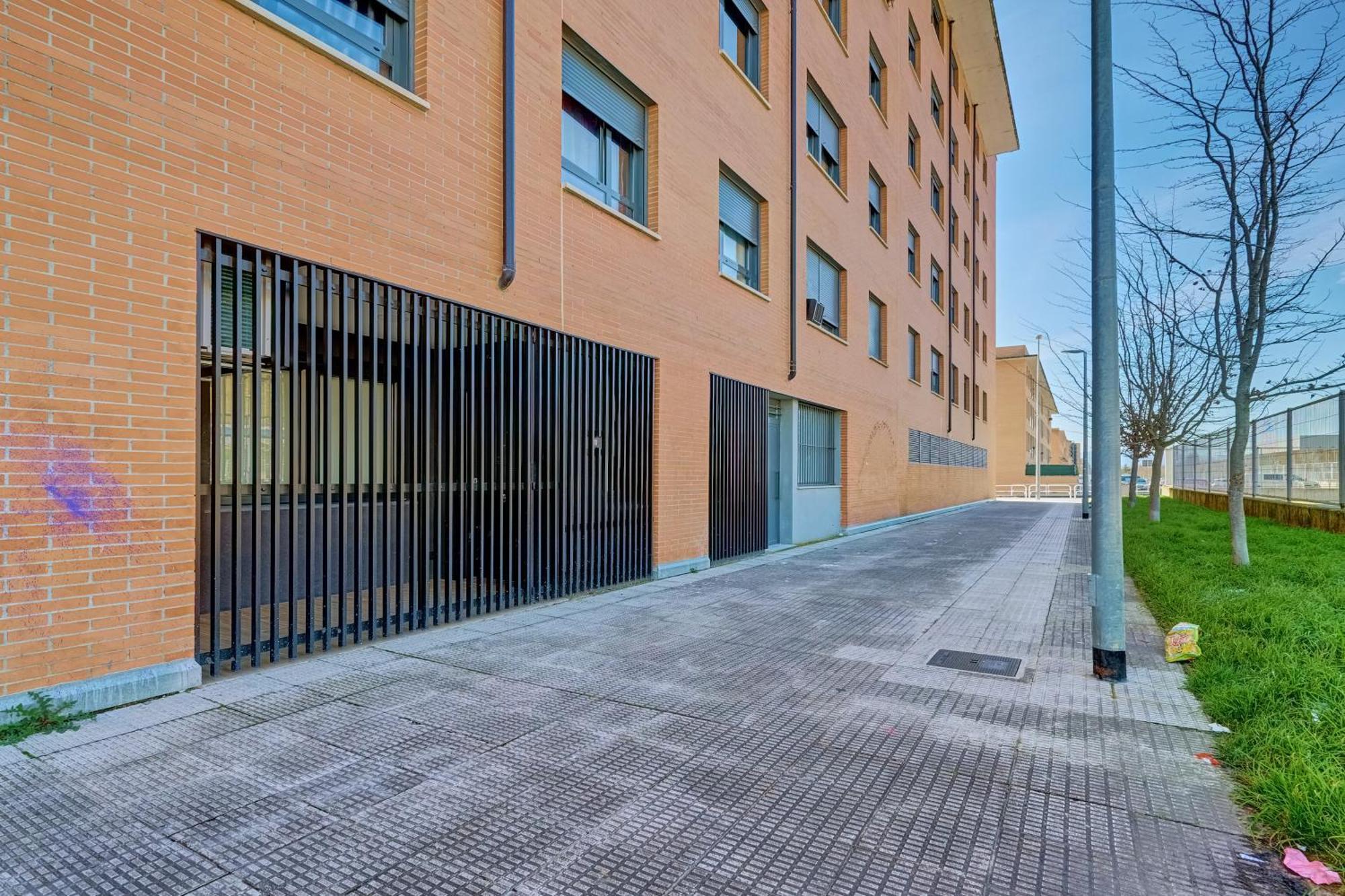Apartamentos Ezkaba By Clabao パンプローナ エクステリア 写真